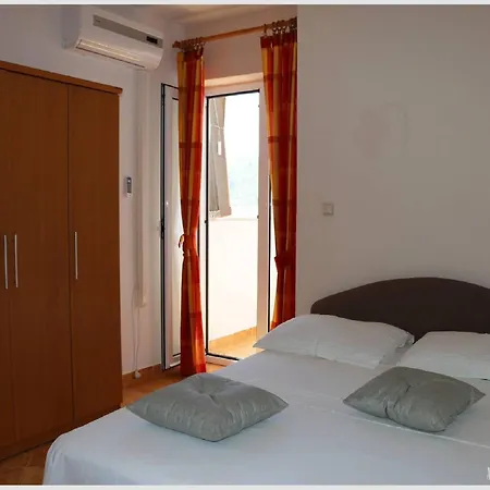 Juras - With Balcony And Side Sea View Tea Apartment